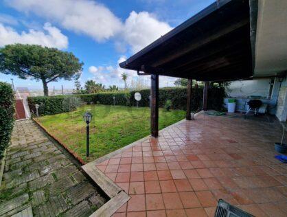 MONTERUSCELLO Parco dei Fiori Villa a schiera centrale trilivelli con giardino