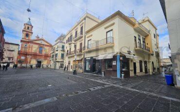 POZZUOLI (NA) centralissimo  ad. Piazza della Repubblica