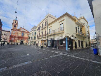 POZZUOLI (NA) centralissimo  ad. Piazza della Repubblica