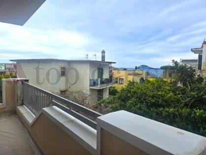 POZZUOLI (NA) Via Artiaco appartamento ristrutturato