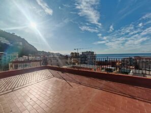 POZZUOLI ad. Lungomare appartamento con ampio terrazzo ultrapanoramico