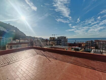 POZZUOLI ad. Lungomare appartamento con ampio terrazzo ultrapanoramico
