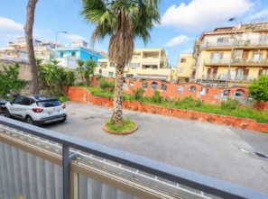 ARCO FELICE PARCO CARUSO CON SPAZIO ESTERNO, POSTO AUTO E CANTINOLA
