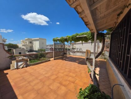 POZZUOLI Via Vigna Appartamento Semi-Indipendente Bilivello con Terrazzo di 40 mq –