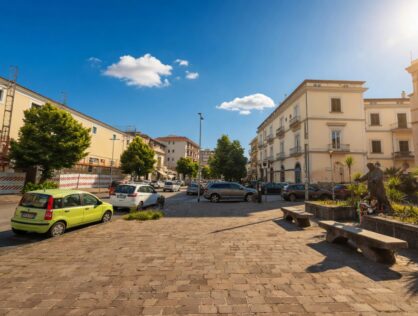 AVERSA (CE), Piazza Fuori Sant’Anna Locale deposito C/2 con funzionalità box – 27 mq catastali –