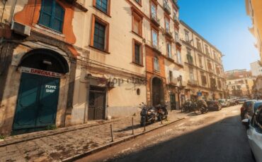 NAPOLI – VIA MATTEO RENATO IMBRIANI / PIAZZETTA DE LEVA (4+4)