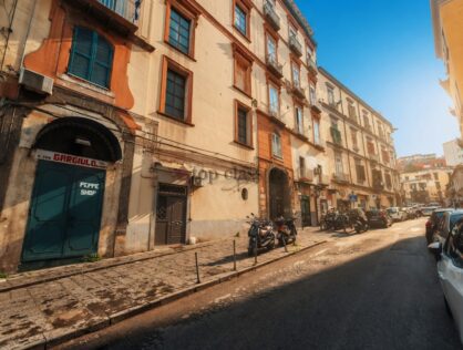 NAPOLI – VIA MATTEO RENATO IMBRIANI / PIAZZETTA DE LEVA (4+4)