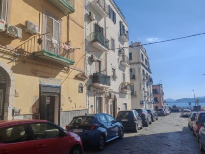Pozzuoli (NA) Via Dante Alighieri – Locale commerciale 65 mq vicino Anfiteatro Flavio