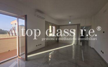POZZUOLI (NA) Via Cofanara, adiacenze Via Campana – Appartamento ristrutturato con terrazzo perimetrale, dependance esterna e 4 posti auto