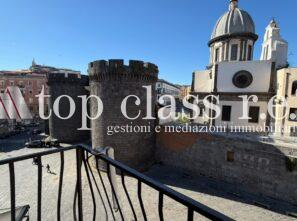 Appartamento con terrazzo e box auto – Vico Sant’Anna a Porta Capuana