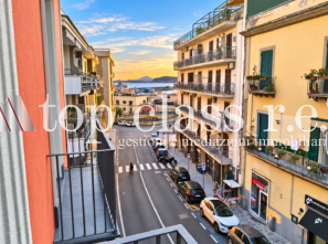 POZZUOLI – APPARTAMENTO RISTRUTTURATO IN AFFITTO CON BALCONCINO VISTA MARE – € 750 MENSILI
