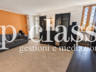 Interno autentico con soffitto basso-7