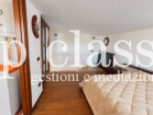 Interno con scala e arredi originali-8