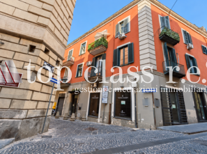 POZZUOLI – APPARTAMENTO SU DUE LIVELLI CON TERRAZZINO